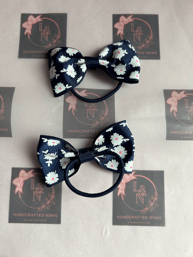 Navy & White Daisy's Bobbles